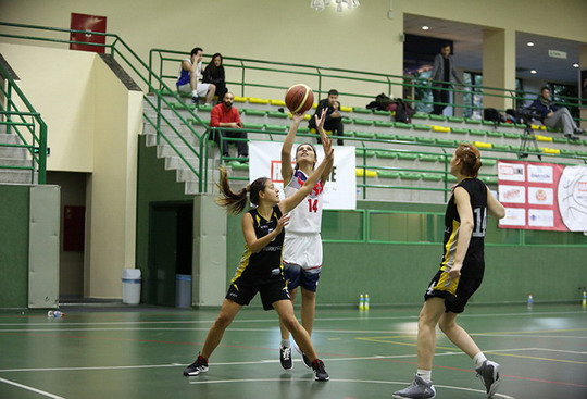 Kızlarımız basketbol sezonuna hızlı başladı...