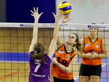 Kadın Voleybol Takımımız Final için sahada.