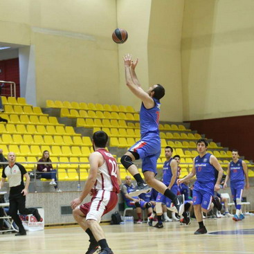 Yapı Kredi Erkek Basketbol Takımımız mücadele ettiği iki turnuvada Çeyrek Finale yükseldi.
