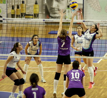 Voleybol Takımımız Şampiyonluk için sahaya çıkıyor...
