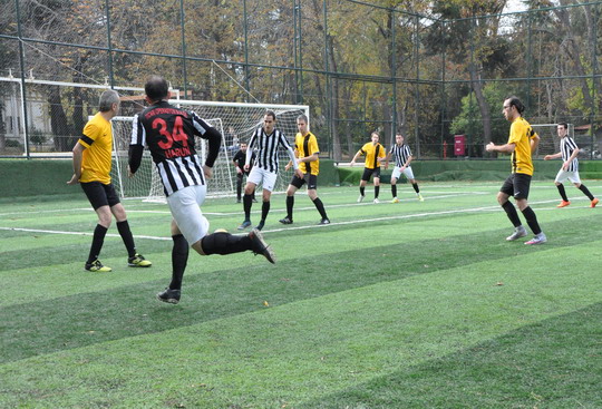 Futbol Turnuvası’nda ikinci tur karşılaşmaları kıyasaya mücadelelerle devam ediyor.
