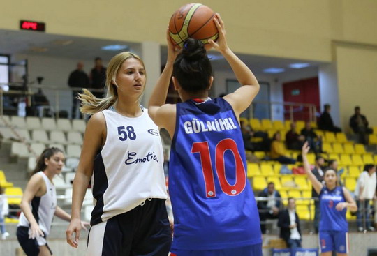 Kadın Basketbol Takımımız WCBL’e (Women Corporate Basketball League) üç galibiyetle başladı.