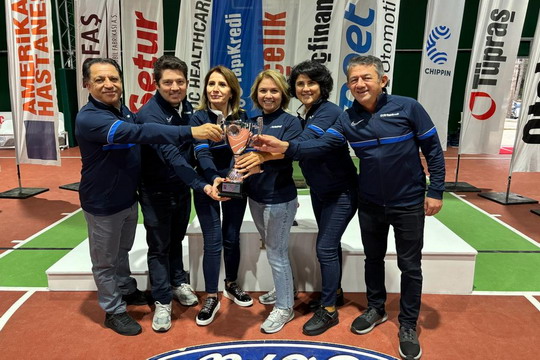 Tenis takımı sporcularımız 12. Koç Topluluğu Şirketleri Tenis Ligi’ni şampiyon olarak tamamladı.