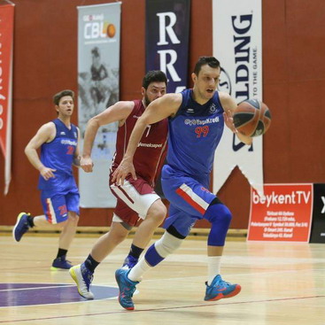Yapı Kredi Erkek Basketbol Takımımız mücadele ettiği iki turnuvada Çeyrek Finale yükseldi.