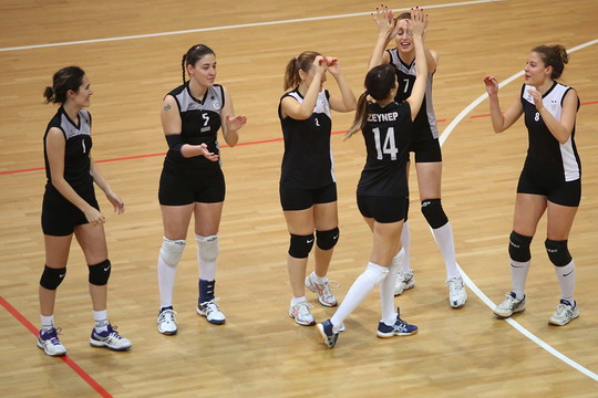 Bayan Voleybol Takımımız Fonex Şirketler Voleybol Ligi’nde ikinci galibiyetini aldı!