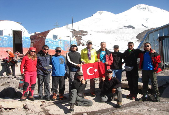 Yapı Kredi Bayrağı, Veli Canpolat’la Avrupa’nın, Kafkasların çatısında...