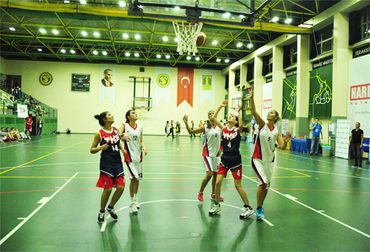 Yapı Kredi Bayan Basketbol Takımı Hardline  Şirketler Kadınlar Basketbol Ligi’nde...