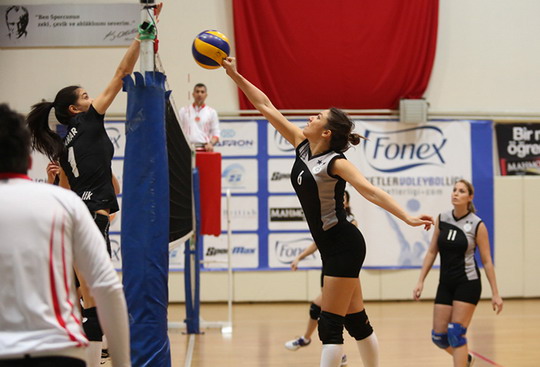Bayan Voleybol Takımımız tam yol ilerliyor...