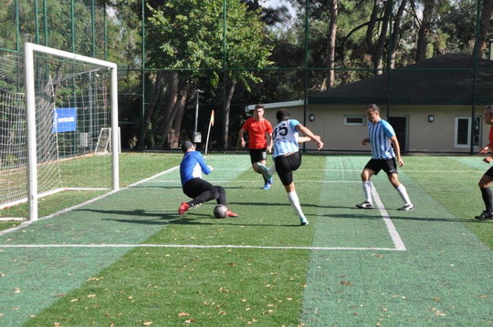 BizClub Futbol Turnuvasında ilk aşama grupları tamamlandı.