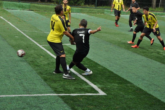 BizClub Futbol Turnuvasında ilk aşama grupları tamamlandı.
