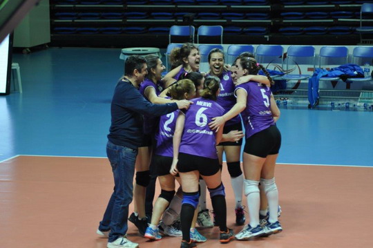 Kadın Voleybol Takımımız Bir Kez Daha Şampiyon...