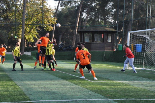 BizClub İstanbul Futbol Turnuvasında Final Heyecanı