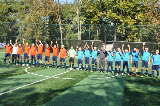 Emeklilerimiz futbol için sahadaydı!