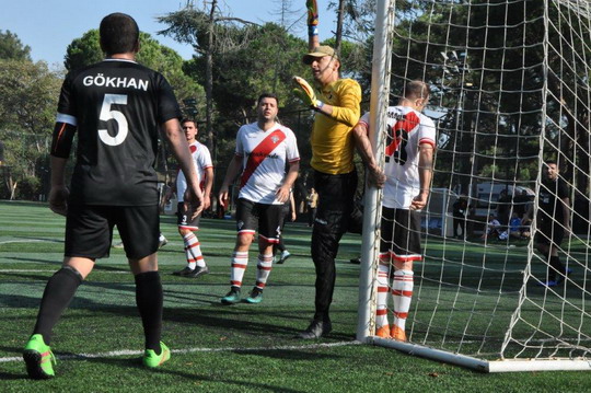BizClub İstanbul Futbol Turnuvasında Final Heyecanı