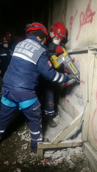 Yapı Kredi Arama Kurtarma Takımı’nın eğitim ve tatbikatları devam ediyor.