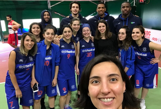 Kadın Basketbol Takımımız Koç Topluluğu Spor Şenliği Basketbol Turnuvası açılış gününde iki maça çıktı...