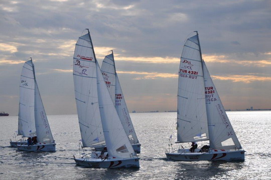 Koç Topluluğu 28. Spor Şenliği Yelken Yarışları Kalamış Setur Marina’da gerçekleştirildi.