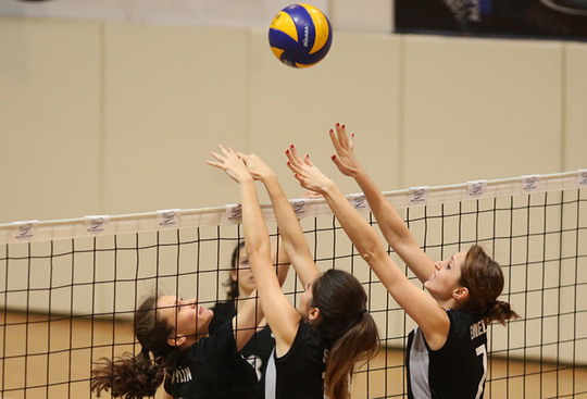 Bayan Voleybol Takımımız tam yol ilerliyor...