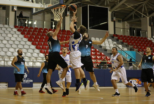 İstanbul Erkek Basketbol takımımız CBL sezonuna hızlı bir yaptı.