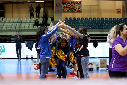 Kadın Voleybol Takımımız Bir Kez Daha Şampiyon...