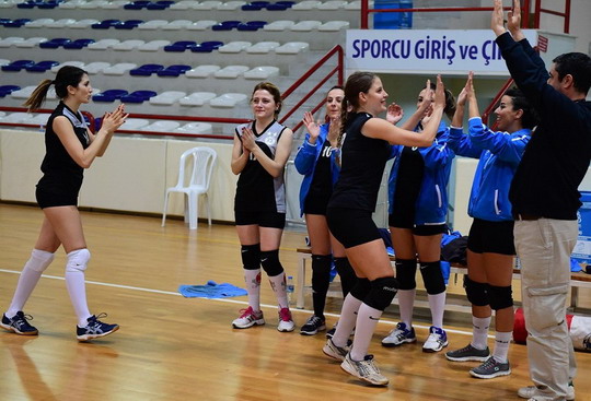 Voleybol Takımımız ilk maçında galip...