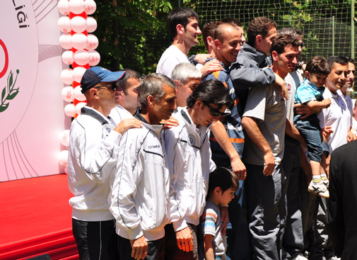 Yapı Kredi Spor Kulübü, madalyalı atletlerini gururla sunar