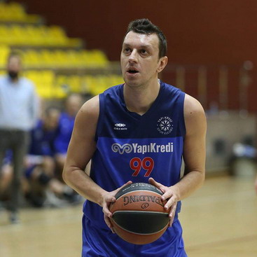 Yapı Kredi Erkek Basketbol Takımımız mücadele ettiği iki turnuvada Çeyrek Finale yükseldi.