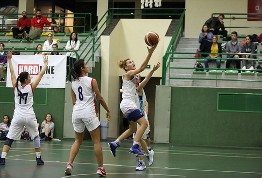Kızlarımız basketbol sezonuna hızlı başladı...