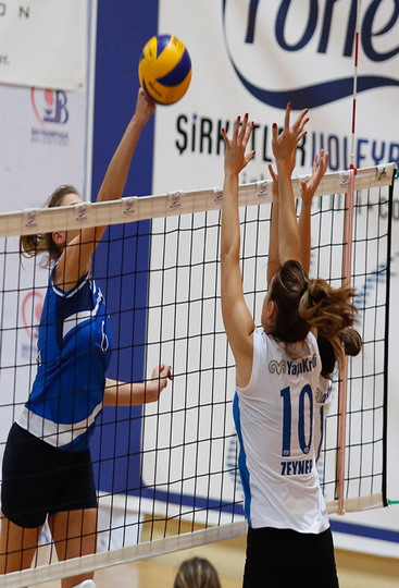Yapı Kredinin Sultanları yarı finalde...