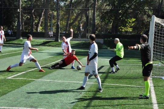 BizClub Futbol Turnuvası YKB CUP ve YKB LİG gruplarının ilk hafta maçları tamamlandı.