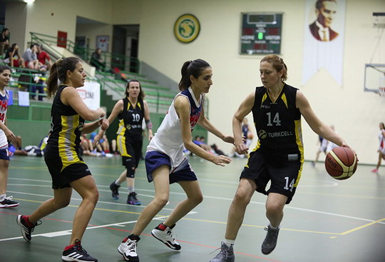 Kızlarımız basketbol sezonuna hızlı başladı...