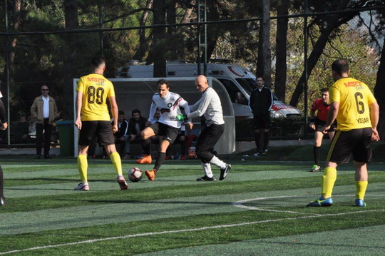 BizClub İstanbul Futbol Turnuvasında Final Heyecanı