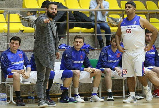 Yapı Kredi Erkek Basketbol Takımı, CBL - G grubunda lider koltuğuna oturdu.