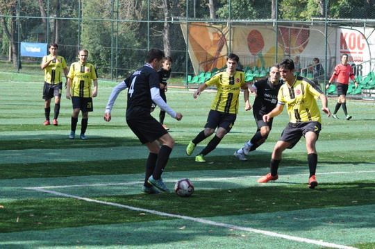 BizClub Futbol Turnuvasında ilk aşama grupları tamamlandı.