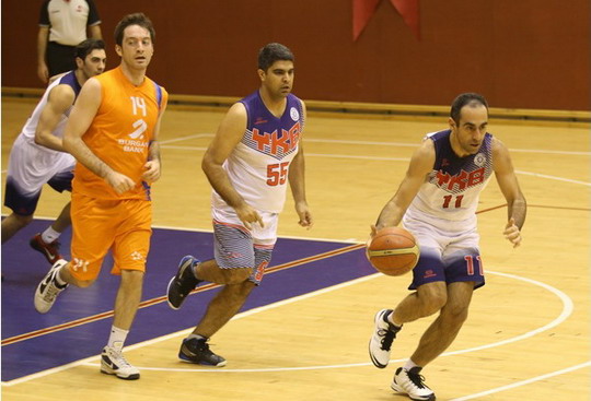 Üçüncü galibiyetini alan Yapı Kredi Erkek Basketbol Takımı, Grubundaki son maça Grup lideri olarak çıkacak...