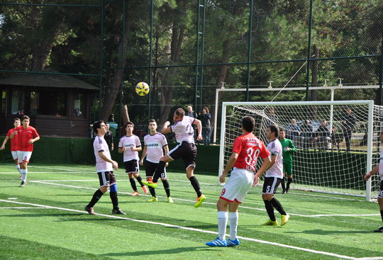 Yapı Kredi 2016 Yılı İstanbul Bölge Futbol Turnuvası ilk hafta karşılaşmalarıyla başladı.