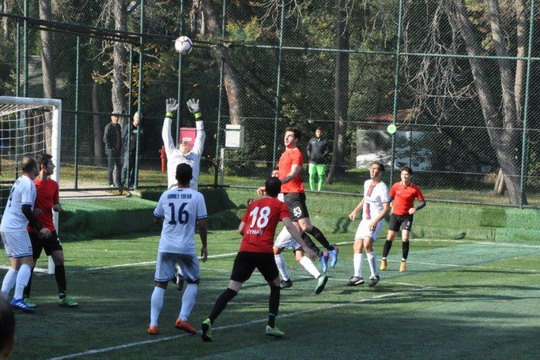BizClub İstanbul Futbol Turnuvasında Final Heyecanı