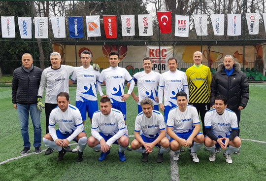 Koç Topluluğu 30. Spor Şenlikleri İstanbul Futbol turnuvalarında takımlarımız dolu dizgin başarıya koşuyor.