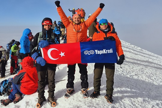 Ağrı Dağı'nın zirvesindeyiz!