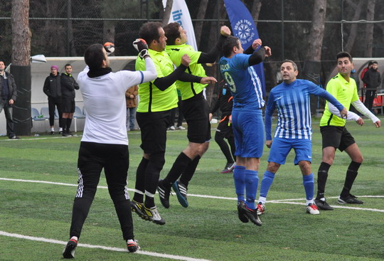 Futbol Turnuvası Şampiyonu Bilişim Teknolojileri ve Operasyon Yönetimi Takımı!