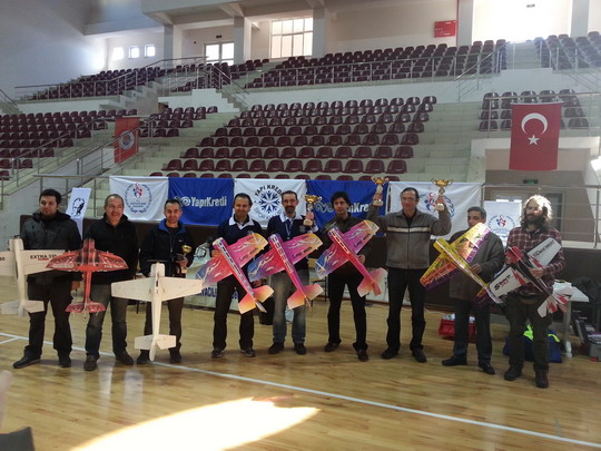 RC Modelcilik Takımımız “Indoor Funfly 2014 Model Uçak Yarışması”ndan 3 kupayla döndü.