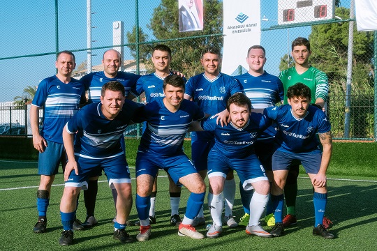 İzmir Basisen Futbol Turnuvasında Yapı Kredi Şampiyon.