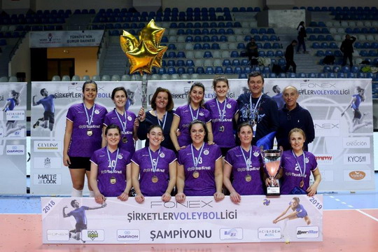 Kadın Voleybol Takımımız Bir Kez Daha Şampiyon...